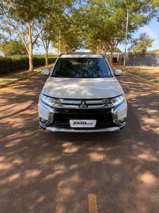MITSUBISHI OUTLANDER 3.0 GT 4X4 V6 24V GASOLINA 4P AUTOMÁTICO